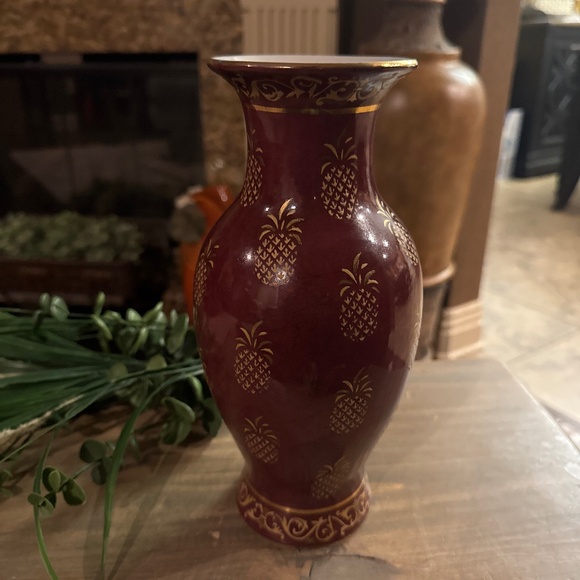 Andrea By Sadek Ceramic Vase Burgundy With Pineapple All Over 10”T 3.75”W - Picture 1 of 5